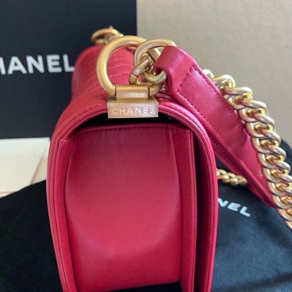 ❌SOLD❌ Authentic Chanel boy size medium lambskin - Picture 5 of 8